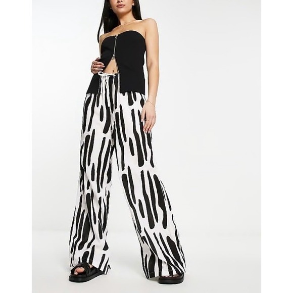 ASOS Pants - ASOS design Black White Wide Leg High pull-on pants 100% Cotton Size US‎ 10 Slit